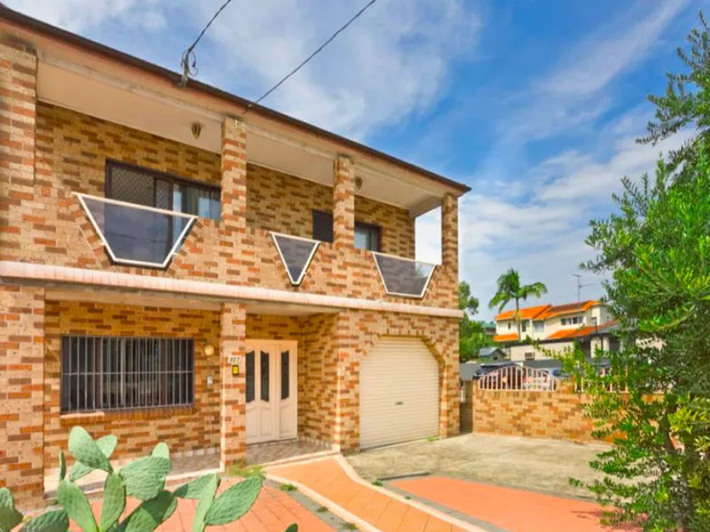 Largest backyard close to shops and schools a block from Heffon park pool  tennis