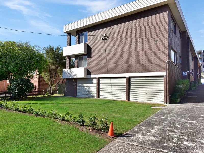 Stylish Unit in Point Frederick