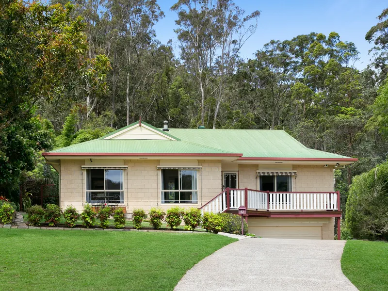 PRIVATE & PEACEFUL FAMILY HOME BACKING ONTO RESERVE