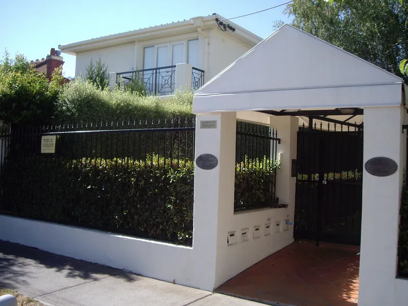 A Courtyard Sensation