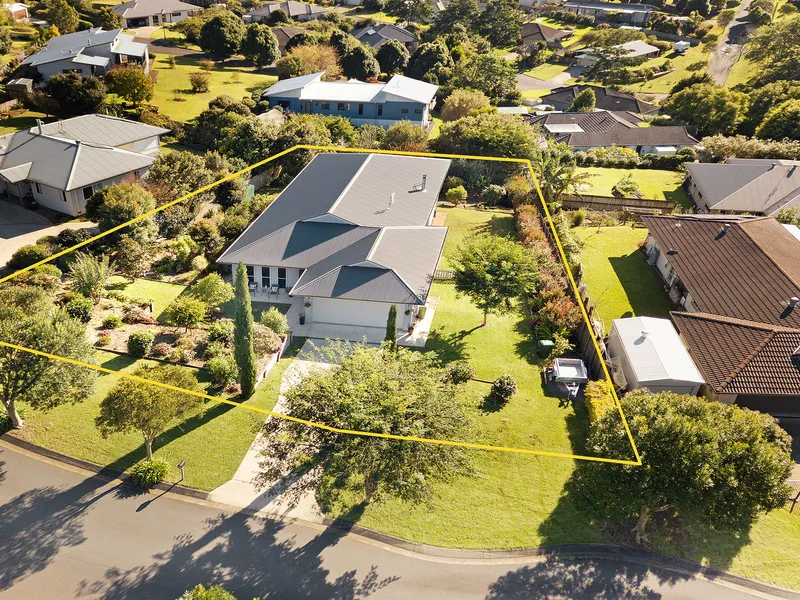 STUNNING OUTLOOK IN A CLOSE TO TOWN LOCATION