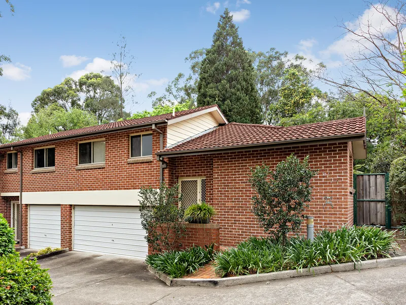 Immaculately Presented Full Brick Townhouse - Walk to Epping Rail & Shops!