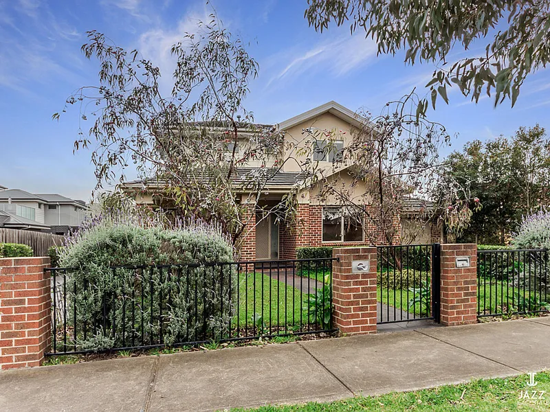 Double Story Close To Amenities!!