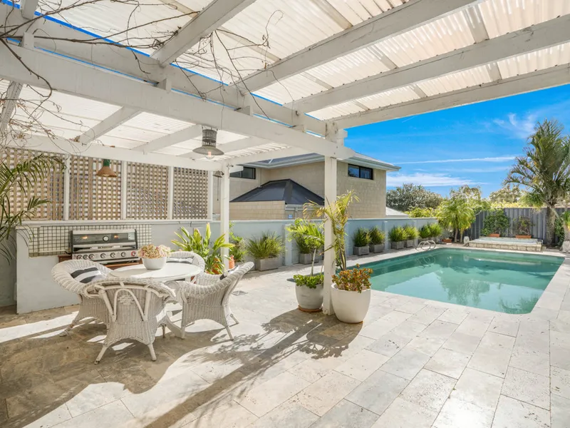 Live Large in this Convenient Coastal Abode