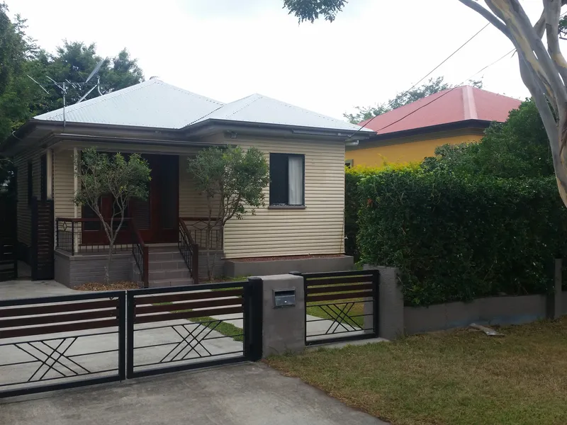 Seaside Cottage Walk to Water