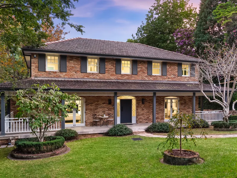 Immaculate family entertainer close to schools and transport