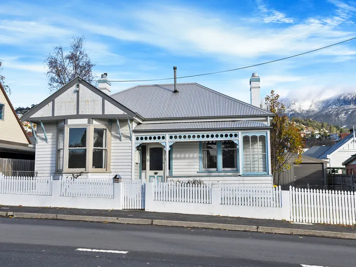 Spacious Home In Sandy Bay