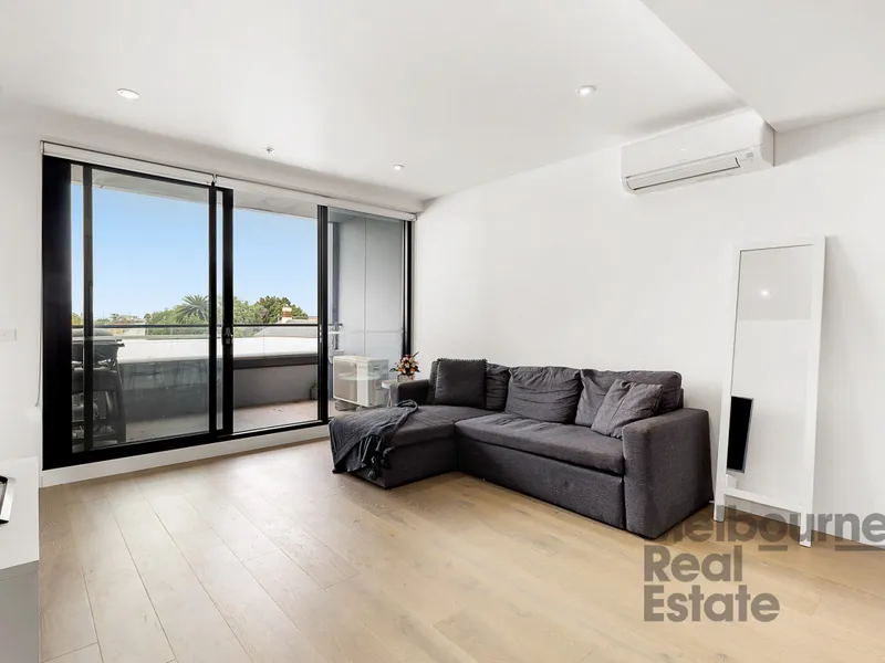 Location and Lifestyle at Mason Sq!