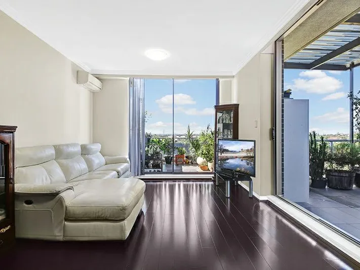 Townhouse like apartment with city view