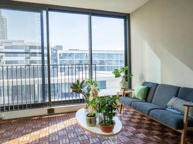 Modern apartment, large versatile balcony