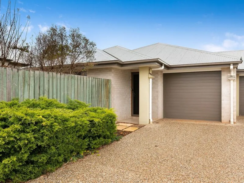 Luxury Two (2) Bedroom Home Unit. PRIME Middle Ridge Address. Small, Quiet, Secure Complex. Walk to Schools, Shops & Parks.