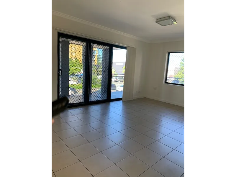 Large one bedroom unit,
