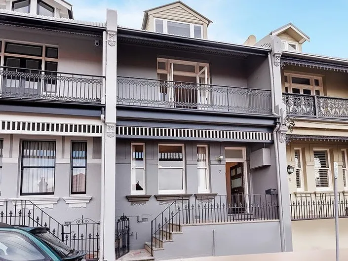 Classic Victorian Terrace with Stunning Harbour Views