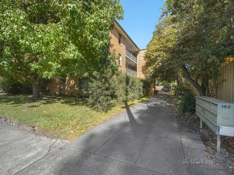 Beautiful ground floor single bedroom apartment