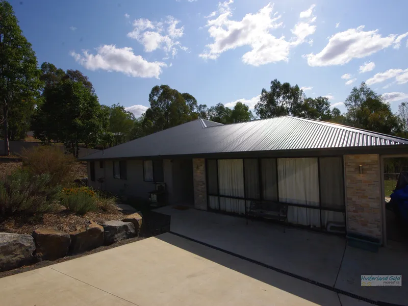 MODERN HOME - PEACEFUL SETTING