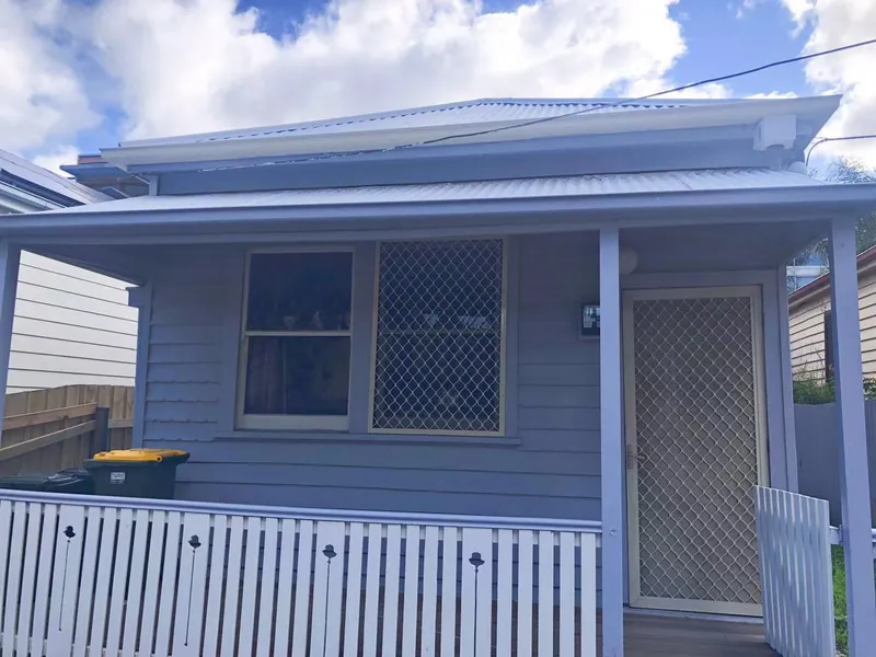 Well presented and inviting three bedroom home in convenient location!