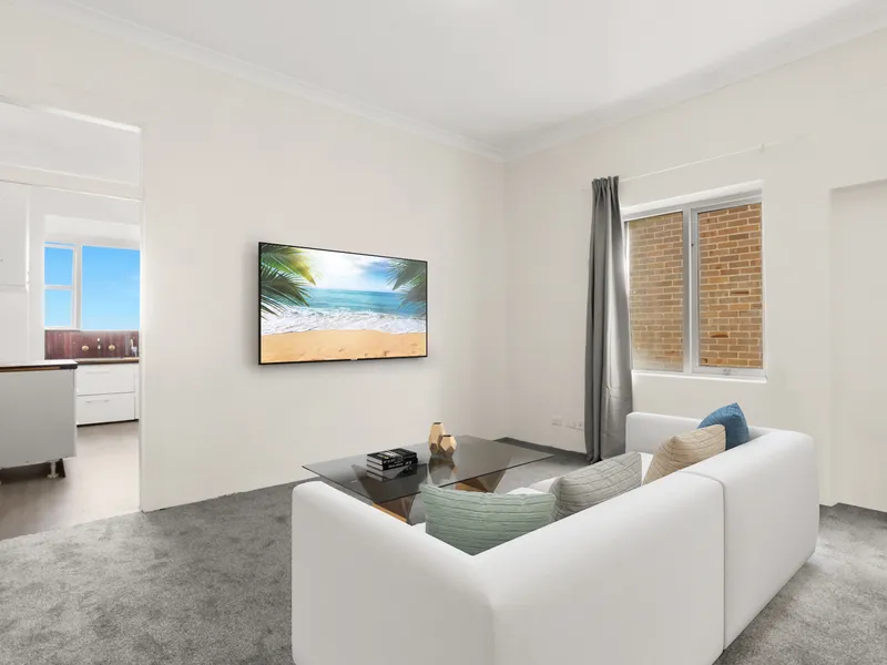 BRIGHT AND SPACIOUS APARTMENT IN CONVENIENT LOCATION