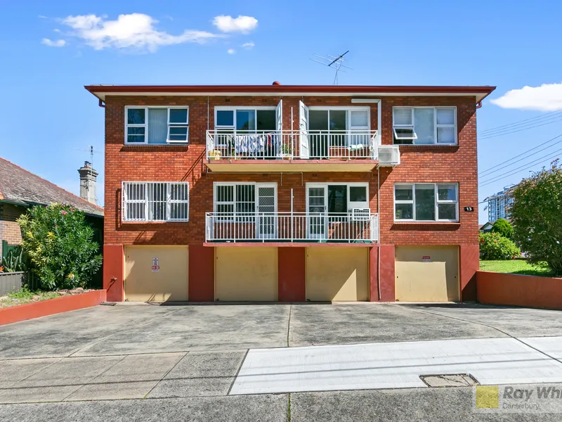 Perfectly Positioned 2 Bedroom Unit + Garage!