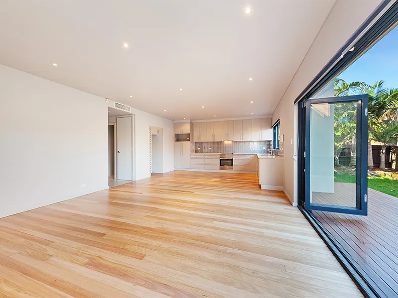 Huge 2 -3 bed garden apartment with study