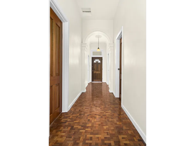 OPPORTUNITY AWAITS in ARNCLIFFE!