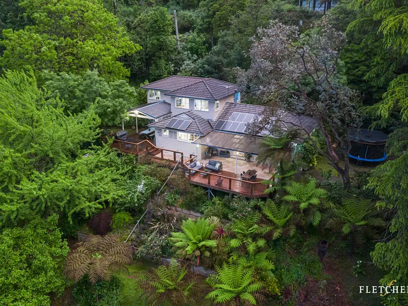 ‘Brookwood’ - Exquisite Acreage and Family Home with Views