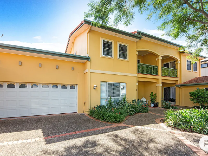 Stunning Town House in a Small complex of Only 4