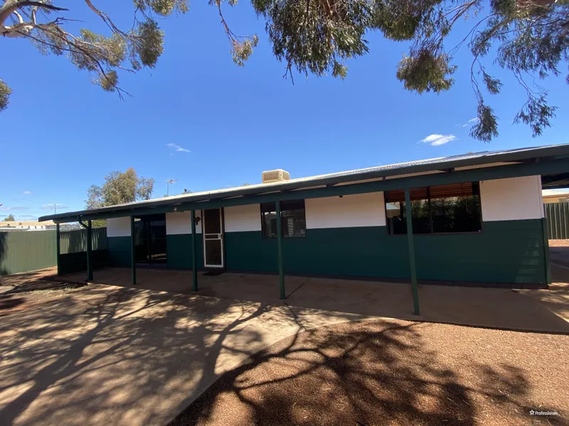 FULLY FURNISHED 3 X 1