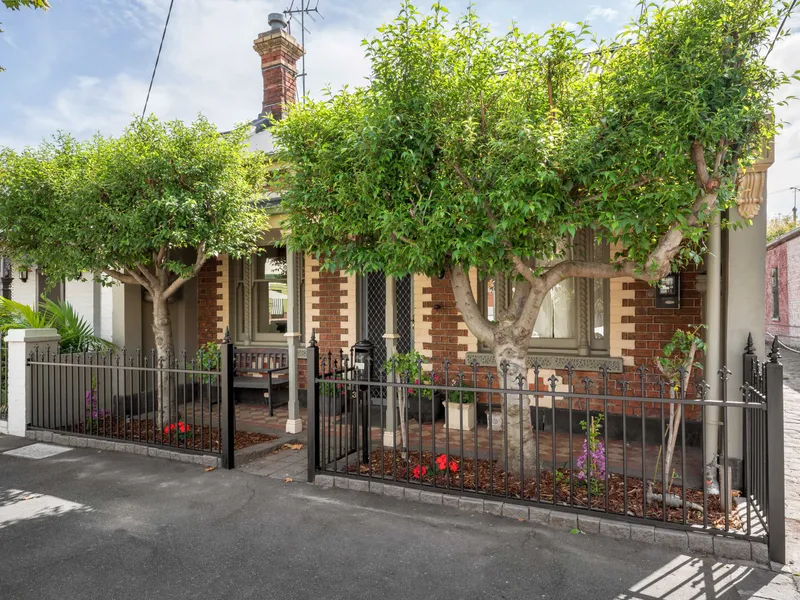 Quaint Victorian Terrace Oozes Fitzroy Vibe! 
