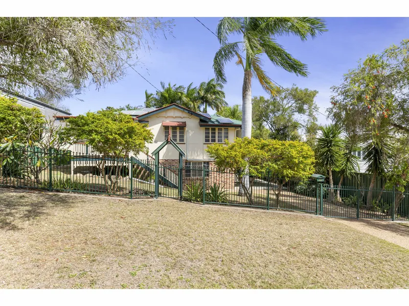 Beautifully renovated Gable Home with Side access and Pool.....