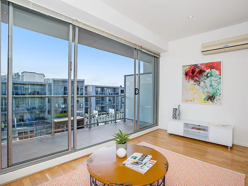 MODERN BEACH SIDE APARTMENT - LOCATION & LIFESTYLE
