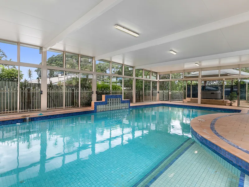 Huge 1139m2 block, family home and pool!