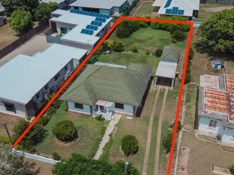 RENOVATED COTTAGE STYLE HOME!!