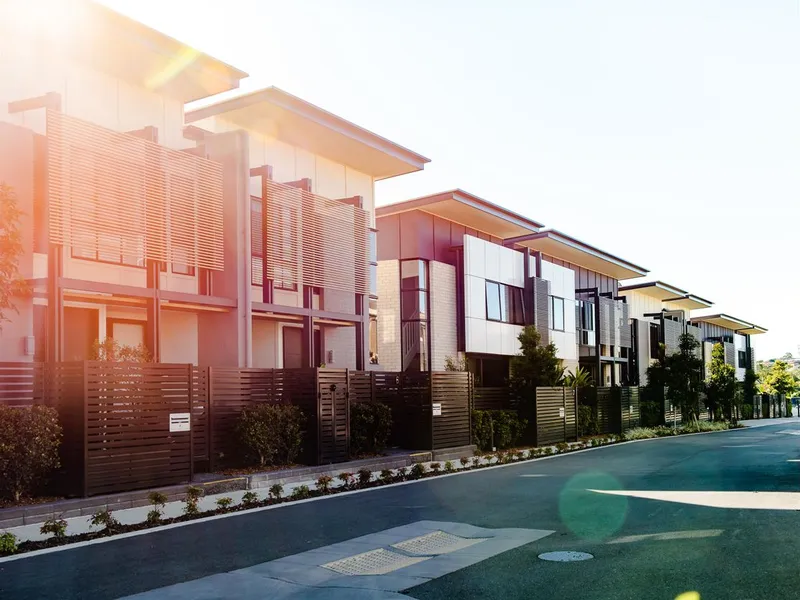 2 Bedroom Town Home with Pool & Gym