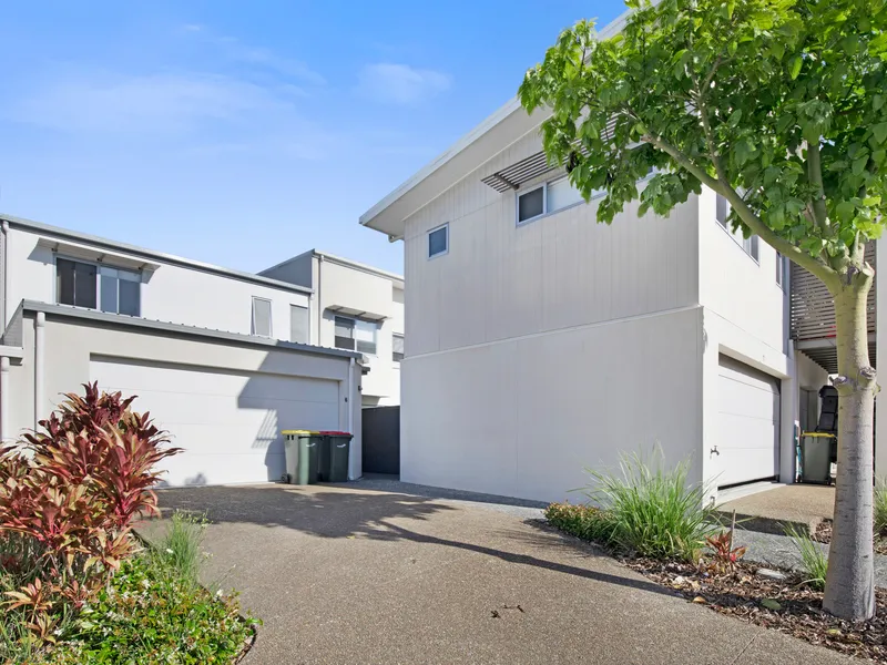 Modern spacious 3 bedroom townhouse!!