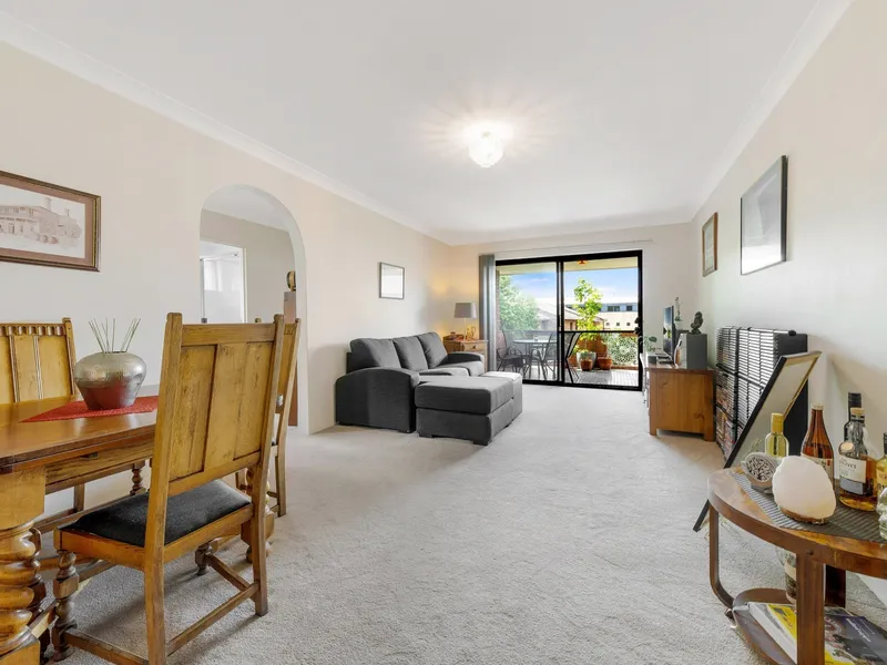 IMMACULATE DOUBLE BRICK UNIT IN CENTRAL WESTMEAD LOCALE
