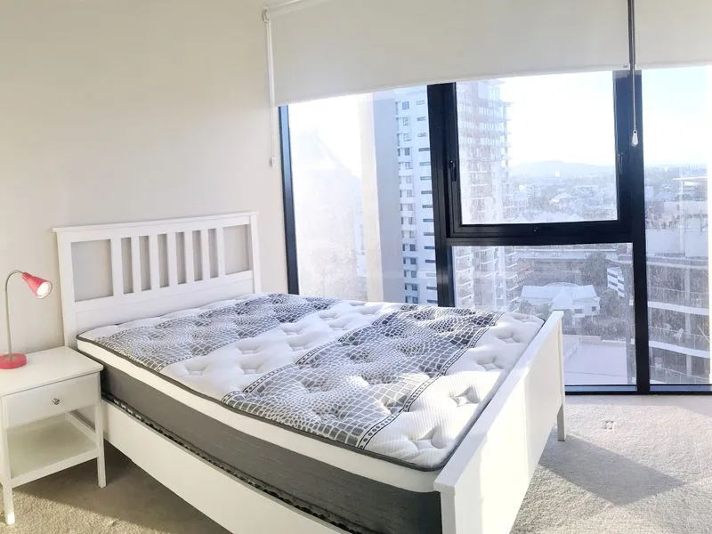 Furnished Spire Apartment in the Heart of CBD!!!
