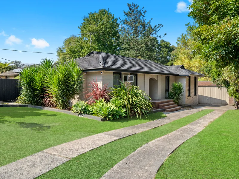 Single-level gem walking distance to local schools and parks