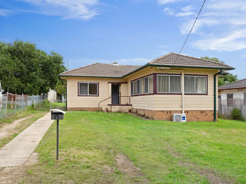 CENTRAL LOCATION - CLOSE TO SHOPPING CENTRE & SCHOOLS