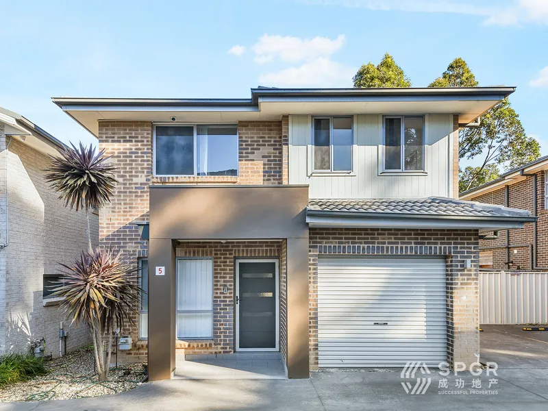 Tranquil and modern freestanding townhouse in prime location