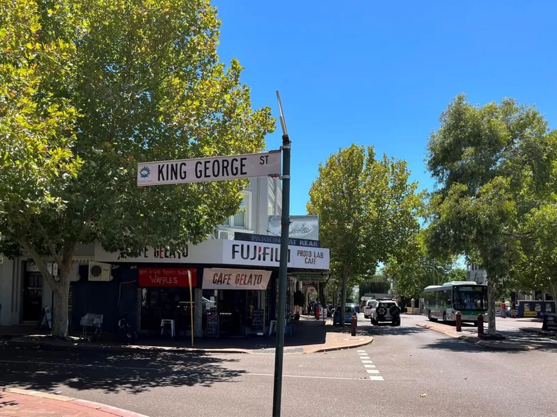 Easy Care Lifestyle - Walk To The Paris End of Albany Highway