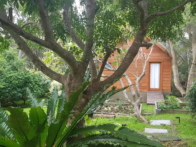 Studio Self Contained, Spacious & Fully Furnished.