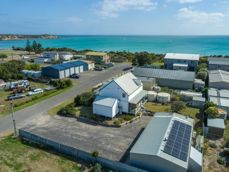 Direct access to the beach, 150m from the front door!