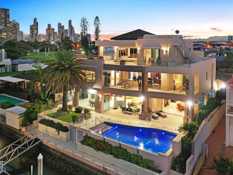 Iconic Paradise Waters Luxury on the Main River