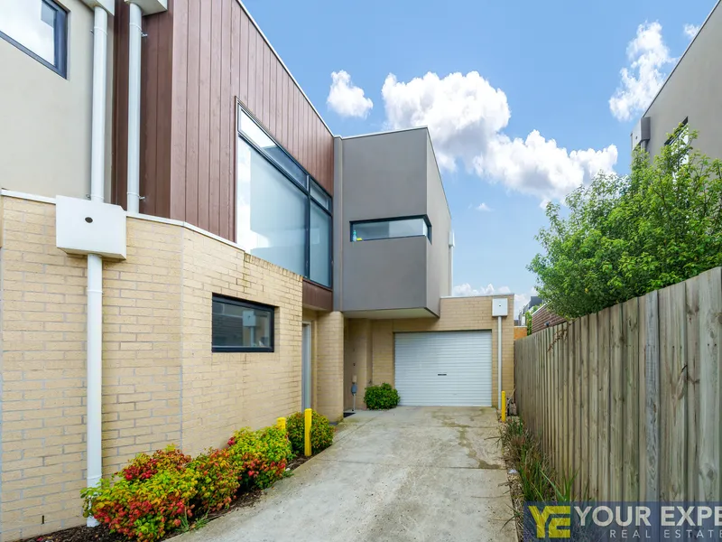 Walk to Noble Park Train Station!