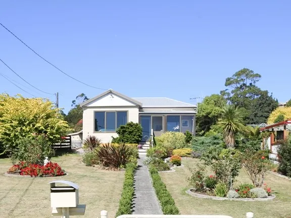 Immaculate 3 Bedroom House In Town 