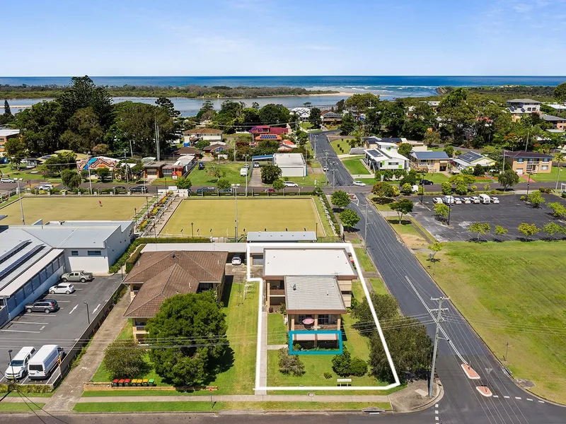 'A Bowlers Dream' Ground Floor Town Centre Unit