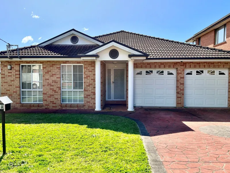 Spacious & super comfy, fully featured, 4 bedroom family home!!