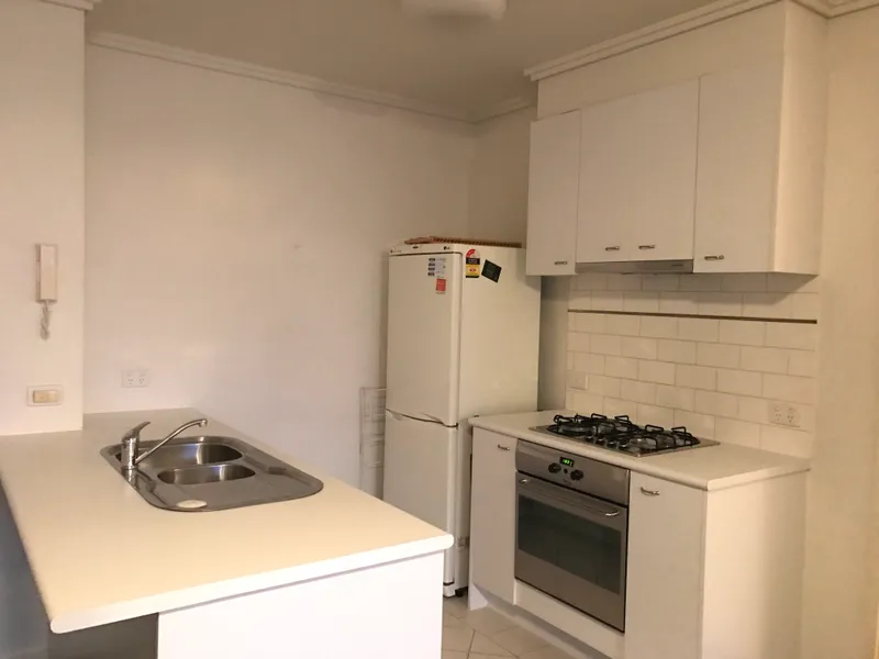 FULLY FURNISHED ONE BEDROOM IN A GREAT LOCATION!