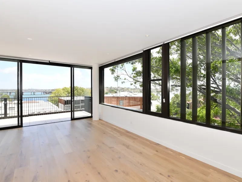 Stunning 2-Bedroom Apartment Penthouse at 