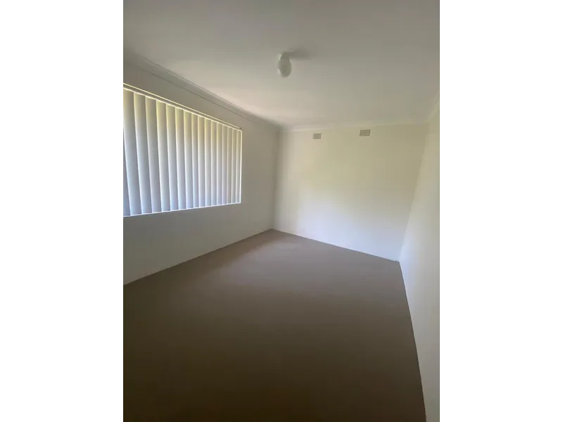 Neat & tidy 1 bedroom unit just minutes away from Parramatta CBD features include; 